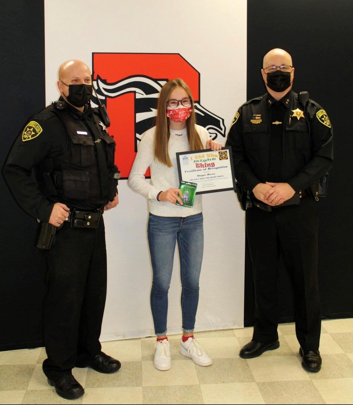 Maggie Bacon Receives the Do the Right Thing Award